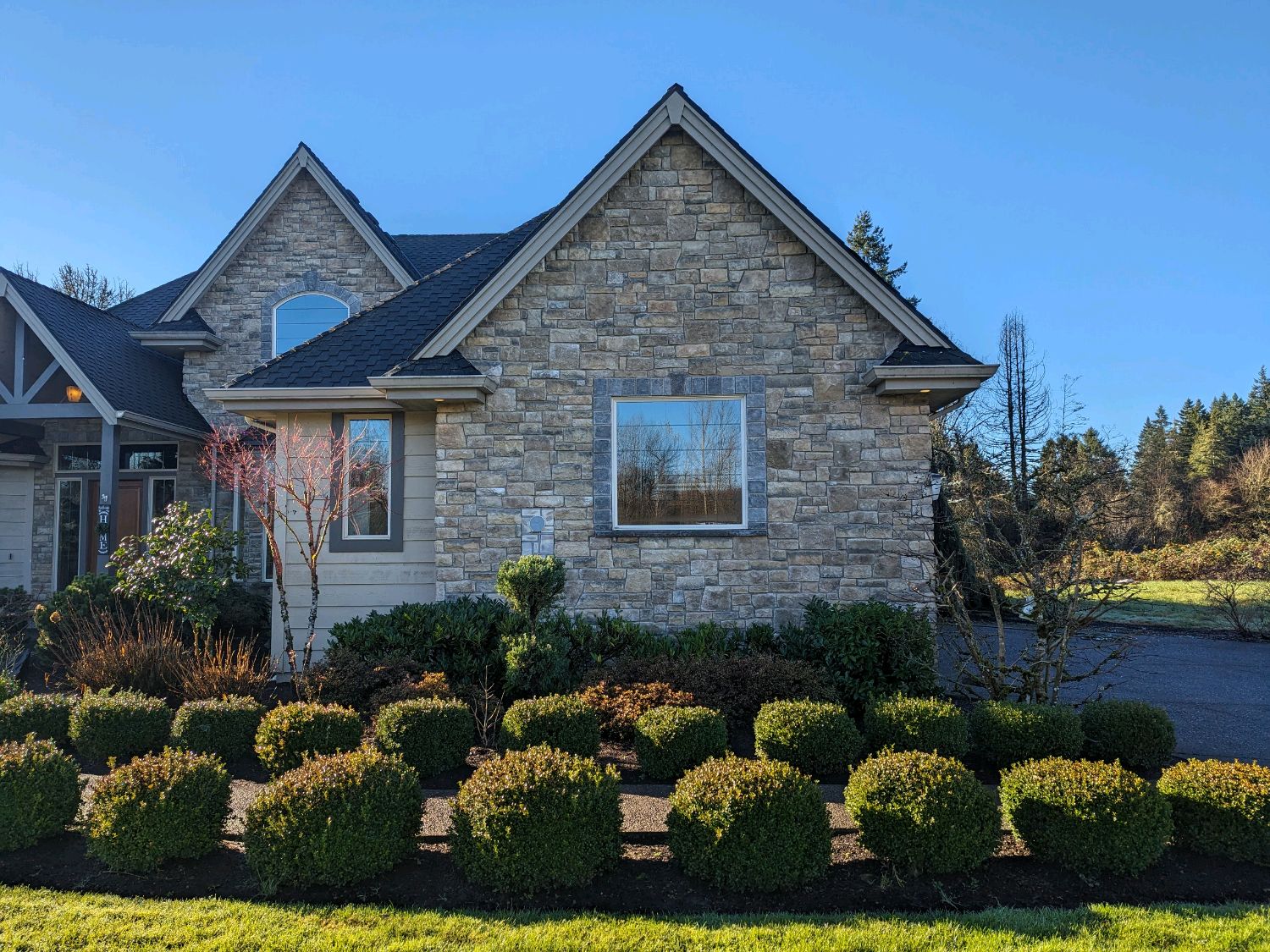 Stone veneer on the outside of a nice home to help illustrate stone veneer inspection.